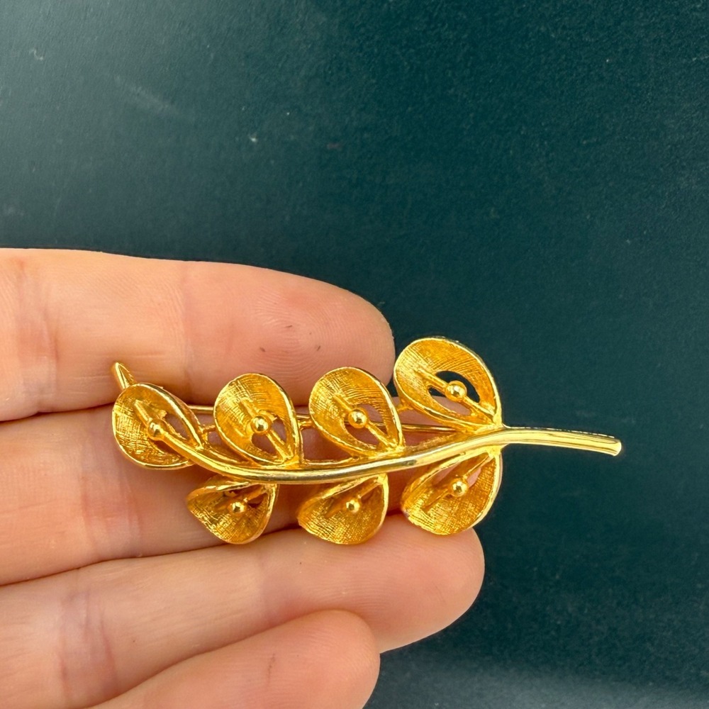 Vintage Estate Brooch Gold Tone Leaf Nature Textured Retro 2.25in